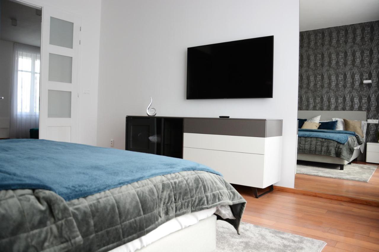 Premium apartment near Banská Bystrica square with two big bedrooms Exterior foto